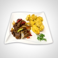 Говядина с сочными овощами (с картофельными дольками)